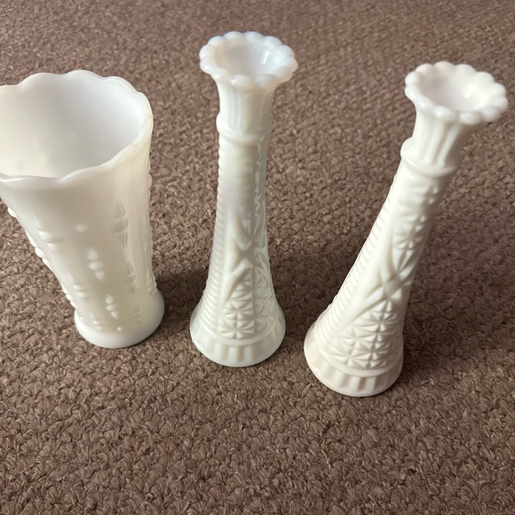 Happy Mother’s Day! Milk Glass Vases.. set of 3 - Picture 6 of 6